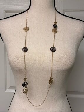 NWOT Jules Smith for NEIMAN MARCUS 35 in necklace. Mixed metals. Hammered discs